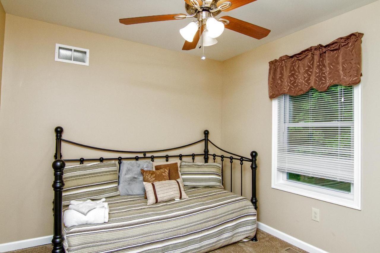 Cabin By The Creek With Private Creek Access Tannersville Εξωτερικό φωτογραφία