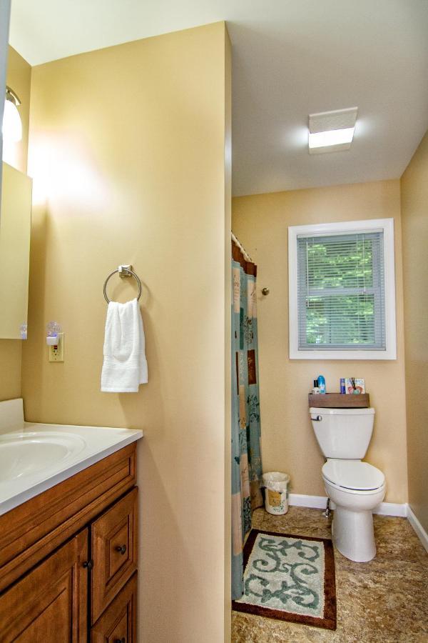 Cabin By The Creek With Private Creek Access Tannersville Εξωτερικό φωτογραφία